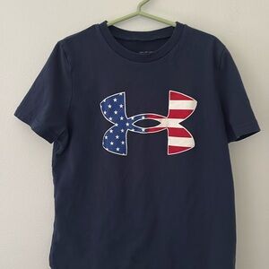 EUC Under Armour boys pullover sizes t-shirt size small